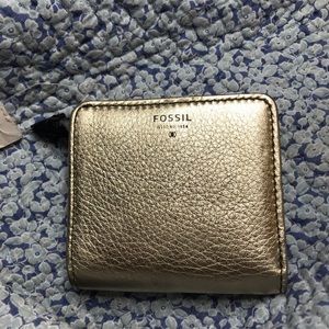“NWT” gold Fossil wallet